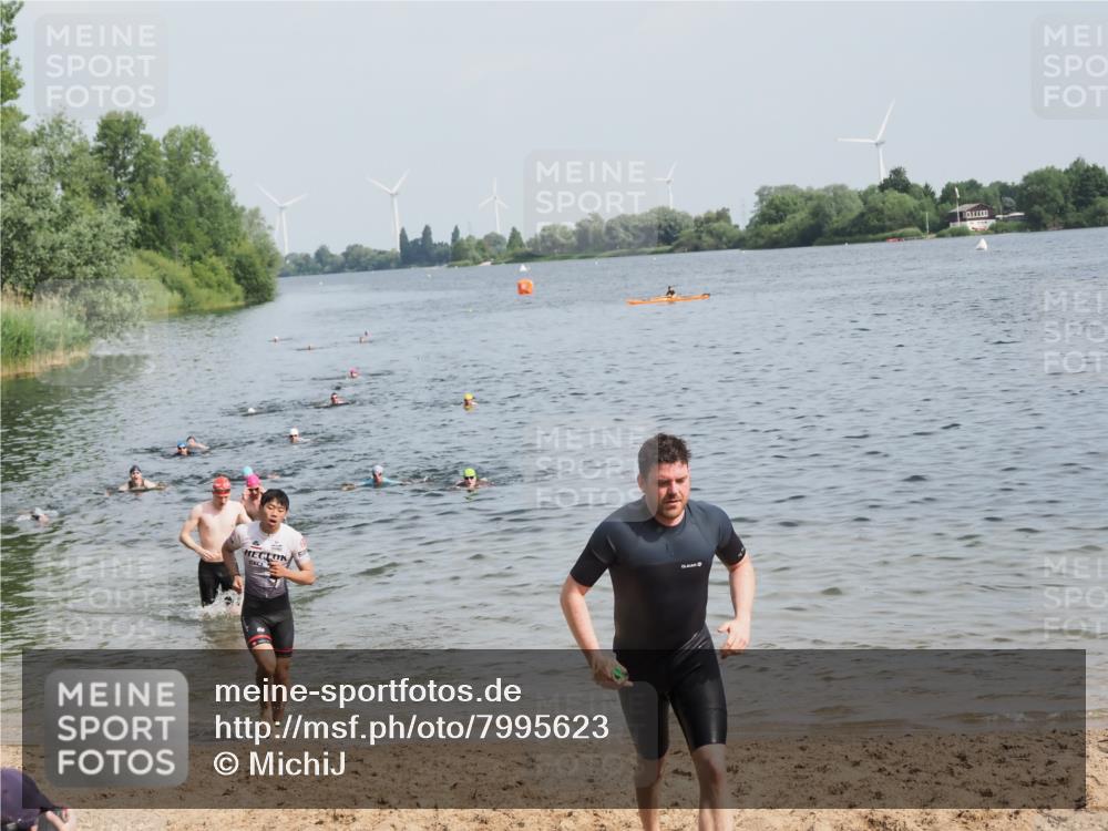 21.06.2025 - 27. Vierlanden-Triathlon MichiJ http://msf.ph/oto/7995623 15.06.2026 09:57:16 Schwimmen 263, 293, 296, 343 meine-sportfotos.de