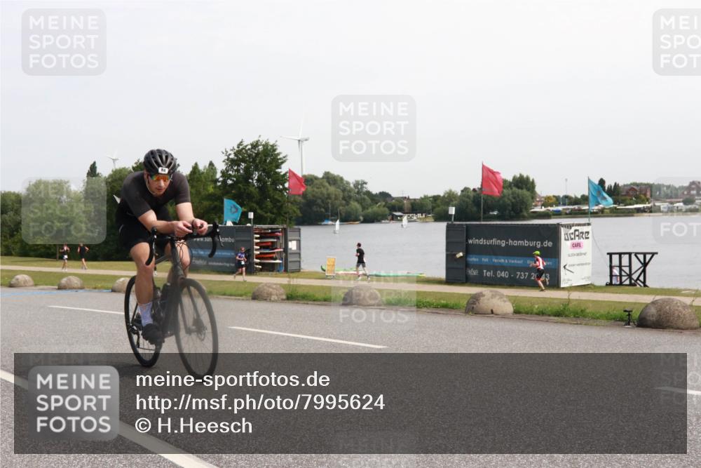 15.06.2025 - 27. Vierlanden-Triathlon H.Heesch http://msf.ph/oto/7995624 15.06.2025 11:27:40 Radfahren 47, 84, 650 meine-sportfotos.de