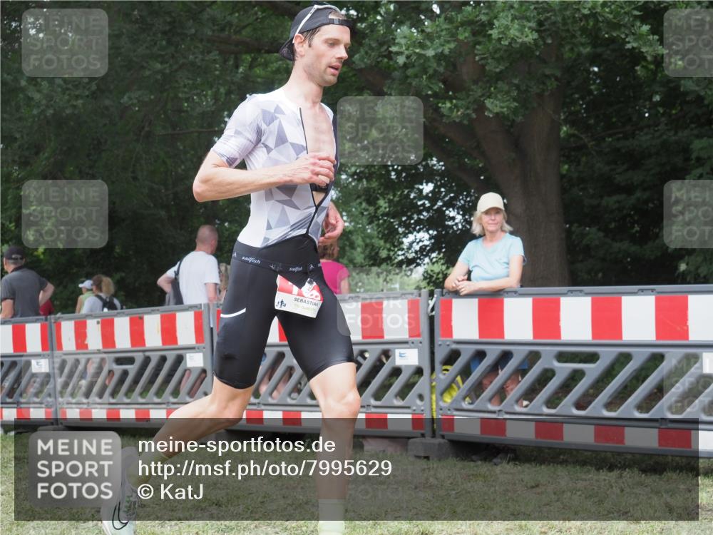 21.06.2025 - 27. Vierlanden-Triathlon KatJ http://msf.ph/oto/7995629 15.06.2025 12:46:35 Ziel 138 meine-sportfotos.de