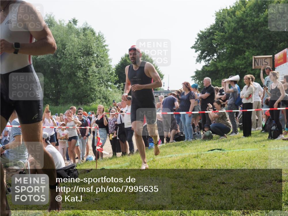 15.06.2025 - 27. Vierlanden-Triathlon KatJ http://msf.ph/oto/7995635 15.06.2025 09:55:16 Schwimmen 299, 306, 311, 326 meine-sportfotos.de