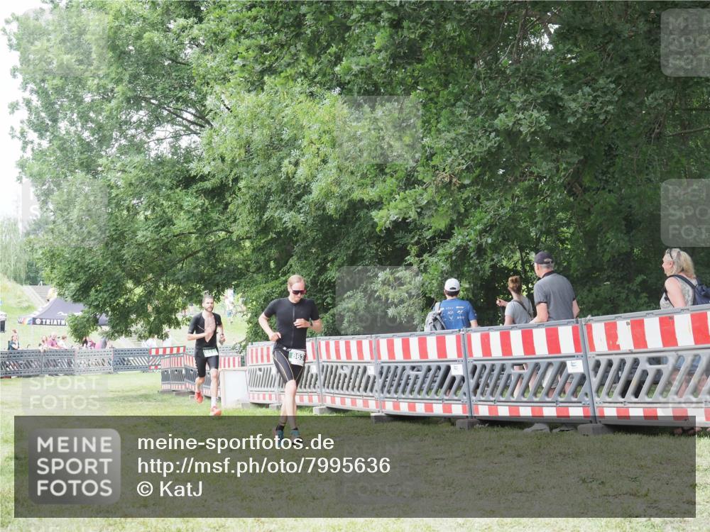 21.06.2025 - 27. Vierlanden-Triathlon KatJ http://msf.ph/oto/7995636 15.06.2025 12:47:41 Ziel 651, 863 meine-sportfotos.de