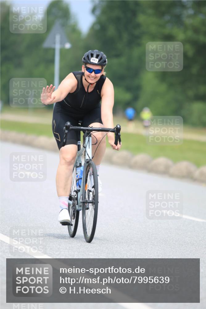 21.06.2025 - 27. Vierlanden-Triathlon H.Heesch http://msf.ph/oto/7995639 15.06.2025 12:18:02 Radfahren 742 meine-sportfotos.de