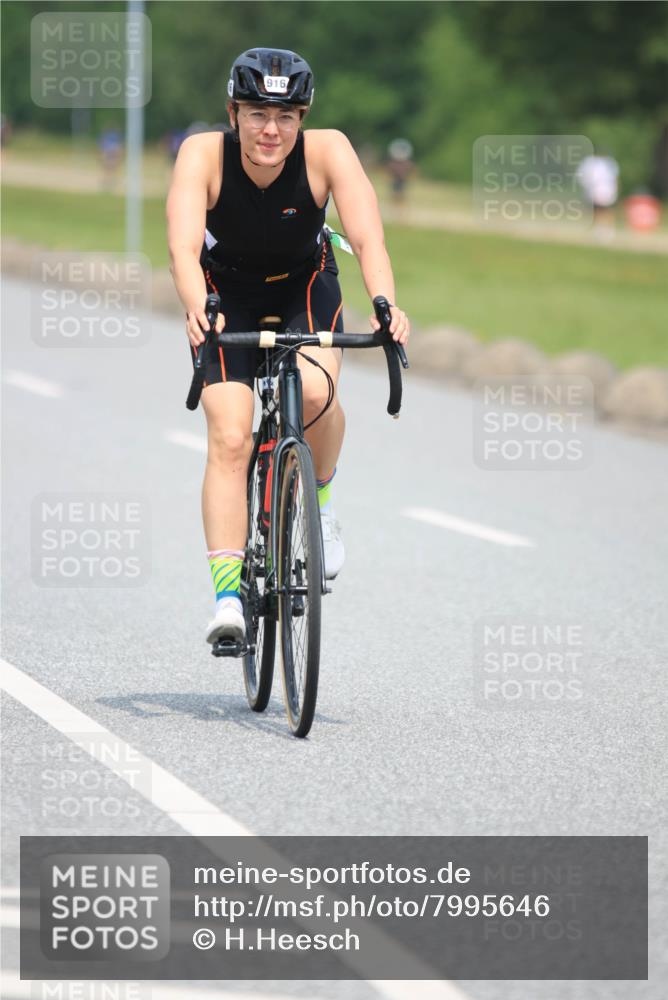21.06.2025 - 27. Vierlanden-Triathlon H.Heesch http://msf.ph/oto/7995646 15.06.2025 12:05:51 Radfahren 945 meine-sportfotos.de