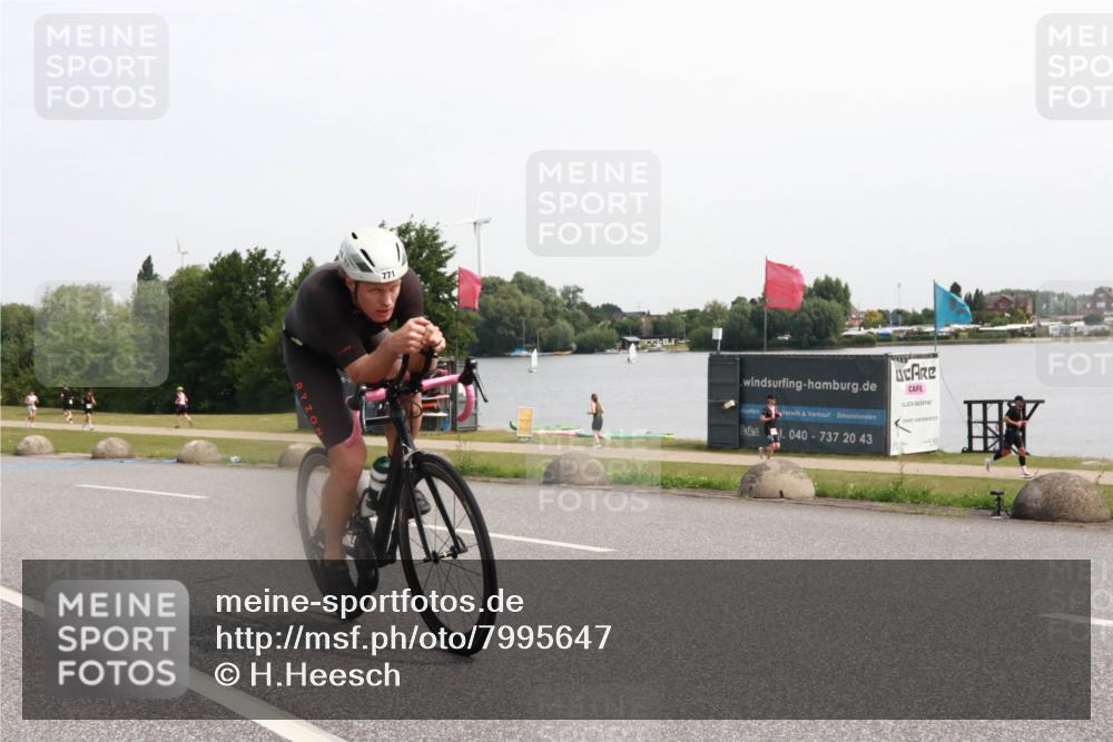 15.06.2025 - 27. Vierlanden-Triathlon H.Heesch http://msf.ph/oto/7995647 15.06.2025 11:27:50 Radfahren 771 meine-sportfotos.de