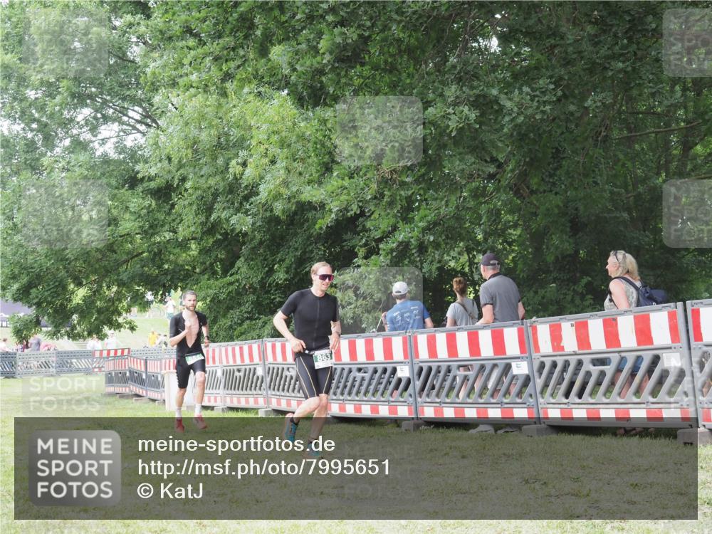 21.06.2025 - 27. Vierlanden-Triathlon KatJ http://msf.ph/oto/7995651 15.06.2025 12:47:42 Ziel 651, 863 meine-sportfotos.de