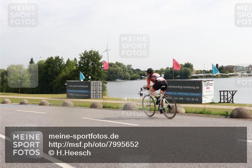 15.06.2025 - 27. Vierlanden-Triathlon H.Heesch http://msf.ph/oto/7995652 15.06.2025 09:20:21 Radfahren 137 meine-sportfotos.de