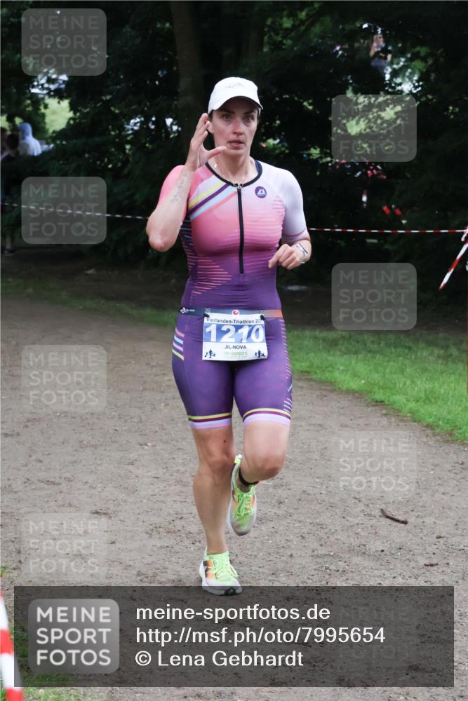 21.06.2025 - 27. Vierlanden-Triathlon Lena Gebhardt http://msf.ph/oto/7995654 15.06.2025 13:51:16 Laufen 20, 1210 meine-sportfotos.de