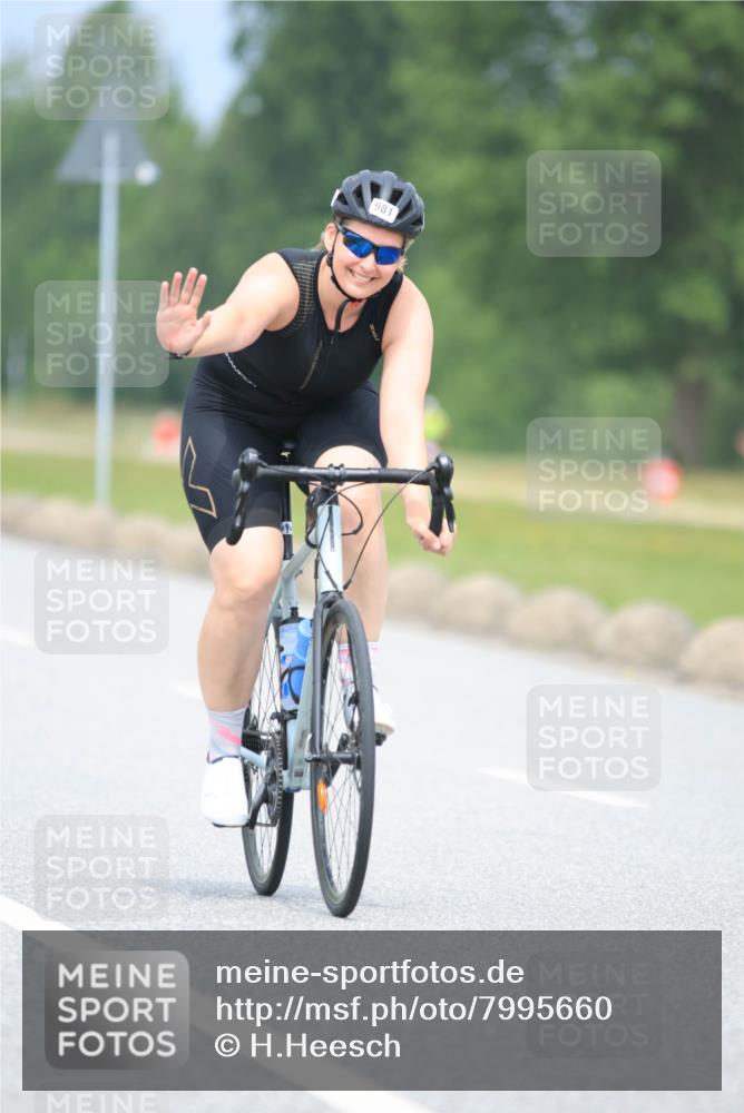 21.06.2025 - 27. Vierlanden-Triathlon H.Heesch http://msf.ph/oto/7995660 15.06.2025 12:18:03 Radfahren 742 meine-sportfotos.de
