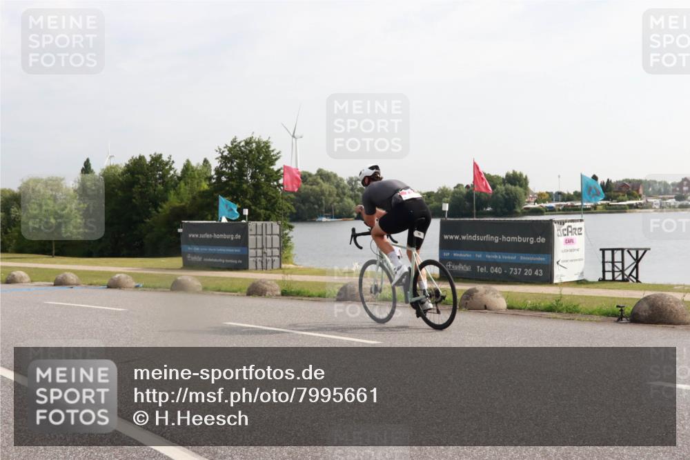 15.06.2025 - 27. Vierlanden-Triathlon H.Heesch http://msf.ph/oto/7995661 15.06.2025 09:20:25 Radfahren 75, 94, 224 meine-sportfotos.de