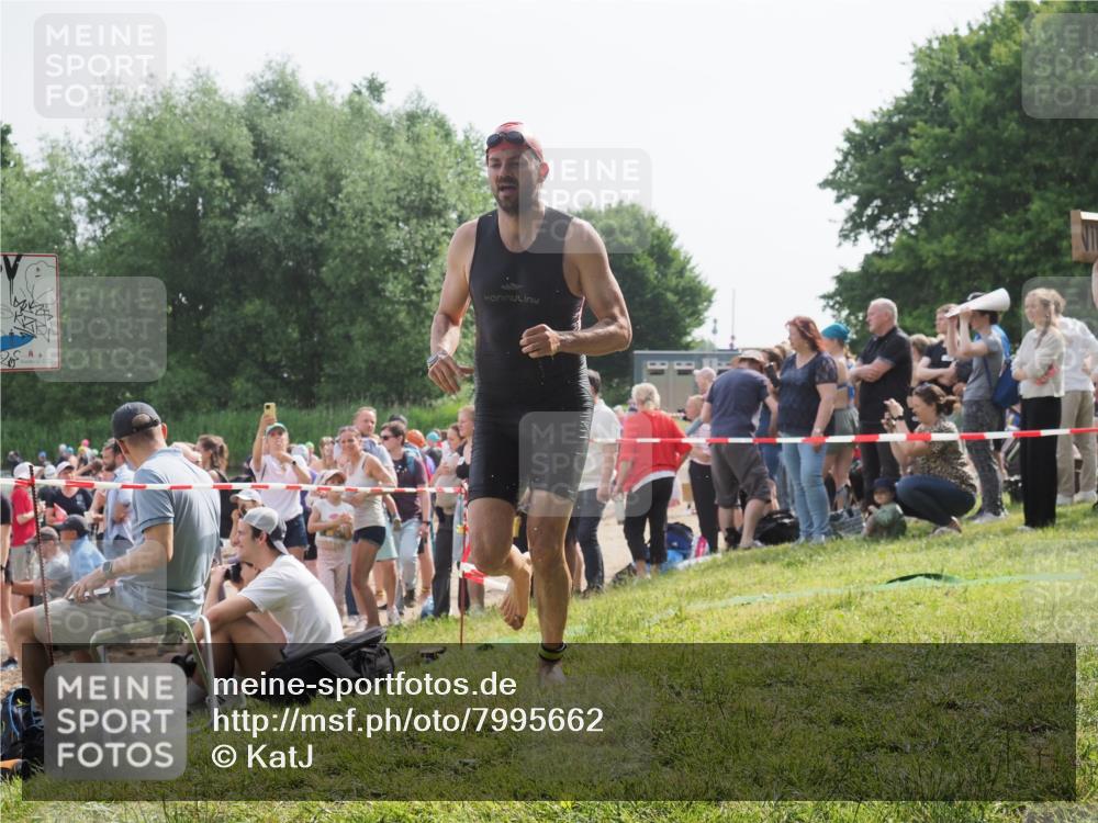 15.06.2025 - 27. Vierlanden-Triathlon KatJ http://msf.ph/oto/7995662 15.06.2025 09:55:16 Schwimmen 299, 306, 311, 326 meine-sportfotos.de
