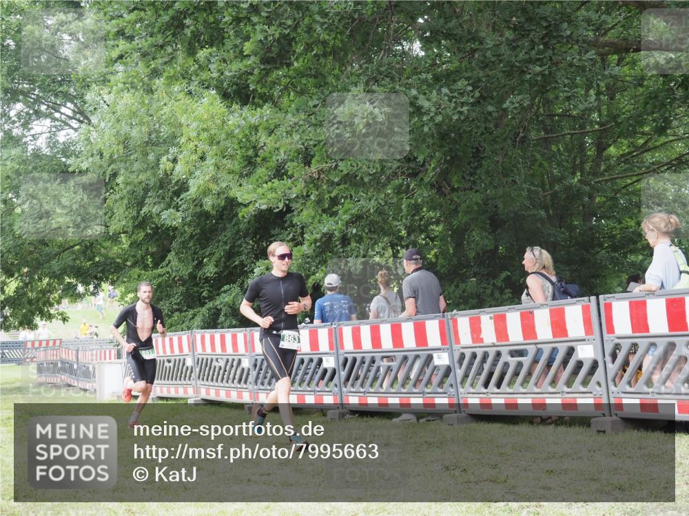 21.06.2025 - 27. Vierlanden-Triathlon KatJ http://msf.ph/oto/7995663 15.06.2025 12:47:42 Ziel 651, 863 meine-sportfotos.de