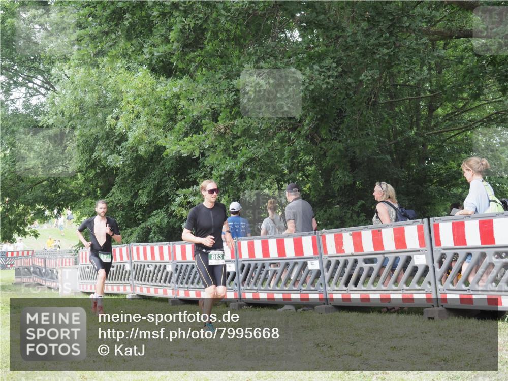 21.06.2025 - 27. Vierlanden-Triathlon KatJ http://msf.ph/oto/7995668 15.06.2025 12:47:42 Ziel 651, 863 meine-sportfotos.de