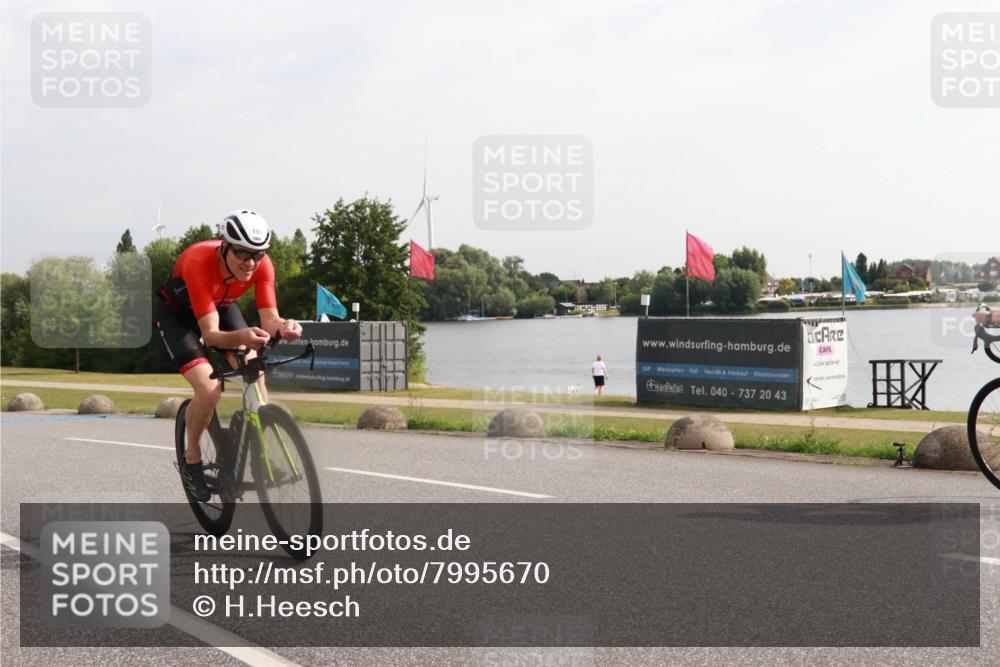 15.06.2025 - 27. Vierlanden-Triathlon H.Heesch http://msf.ph/oto/7995670 15.06.2025 09:20:29 Radfahren 75, 94, 191, 224, 229 meine-sportfotos.de