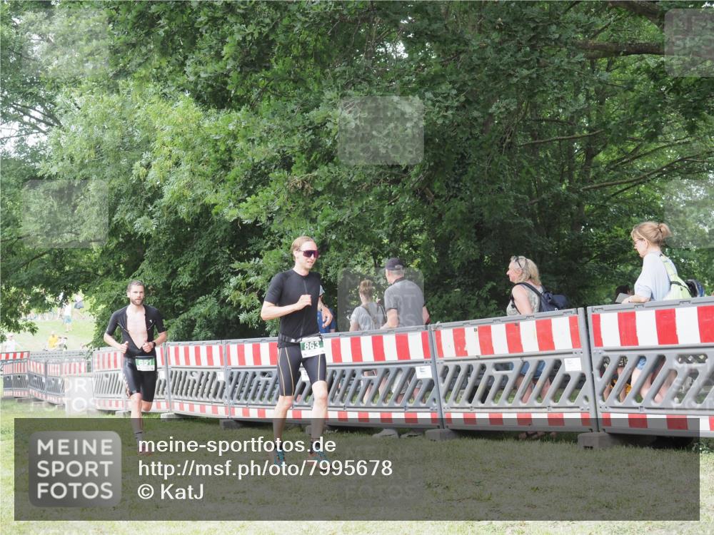 21.06.2025 - 27. Vierlanden-Triathlon KatJ http://msf.ph/oto/7995678 15.06.2025 12:47:42 Ziel 651, 863 meine-sportfotos.de