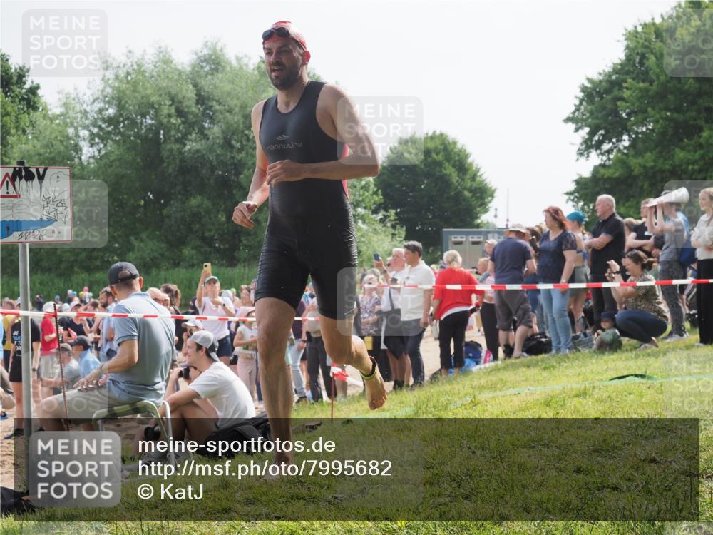 15.06.2025 - 27. Vierlanden-Triathlon KatJ http://msf.ph/oto/7995682 15.06.2025 09:55:17 Schwimmen 299, 306, 311, 326 meine-sportfotos.de