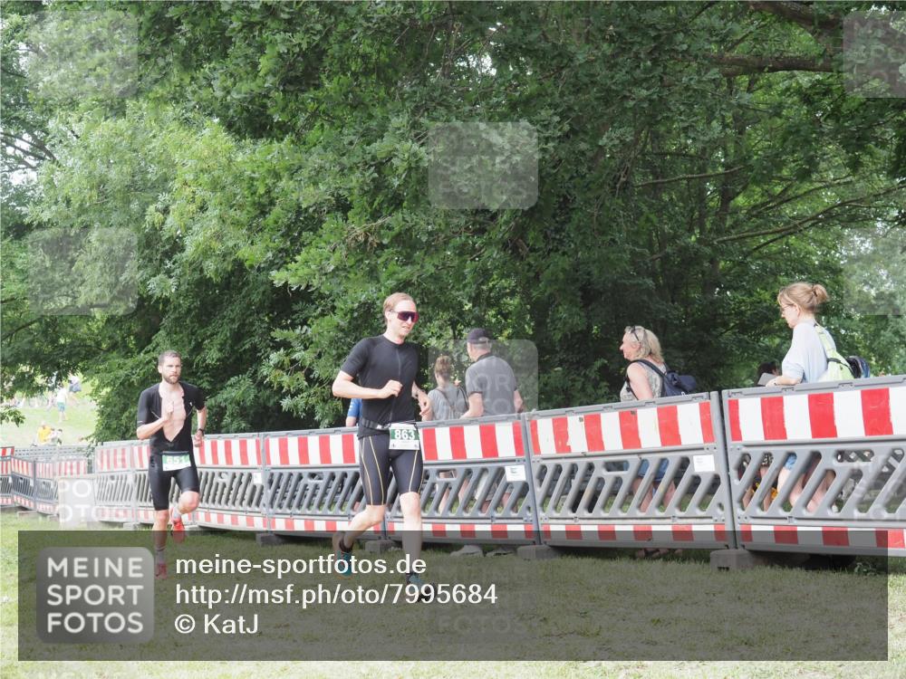 21.06.2025 - 27. Vierlanden-Triathlon KatJ http://msf.ph/oto/7995684 15.06.2025 12:47:43 Ziel 651, 863 meine-sportfotos.de