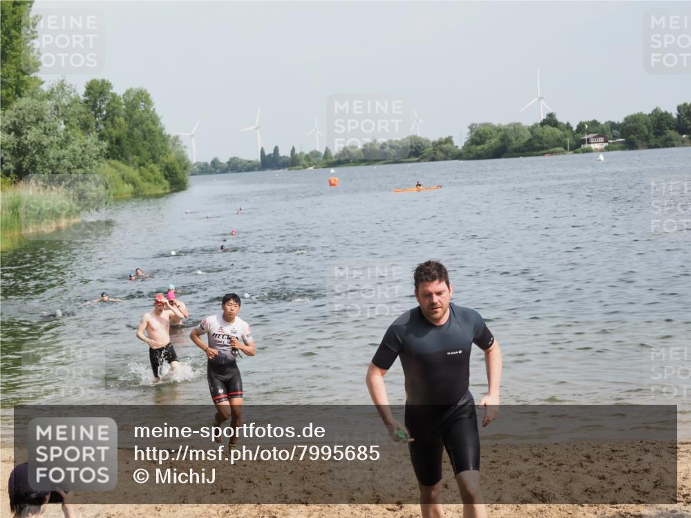 21.06.2025 - 27. Vierlanden-Triathlon MichiJ http://msf.ph/oto/7995685 15.06.2026 09:57:17 Schwimmen 263, 293, 296, 343 meine-sportfotos.de
