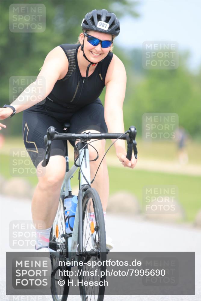 21.06.2025 - 27. Vierlanden-Triathlon H.Heesch http://msf.ph/oto/7995690 15.06.2025 12:18:04 Radfahren 742 meine-sportfotos.de