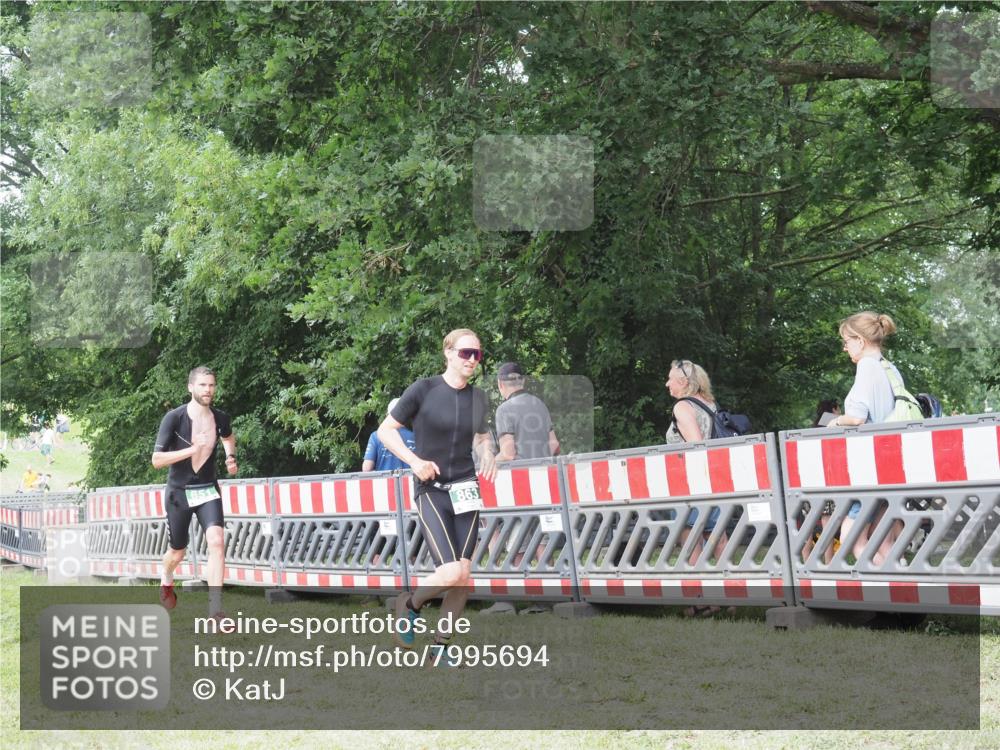 21.06.2025 - 27. Vierlanden-Triathlon KatJ http://msf.ph/oto/7995694 15.06.2025 12:47:43 Ziel 651, 863 meine-sportfotos.de