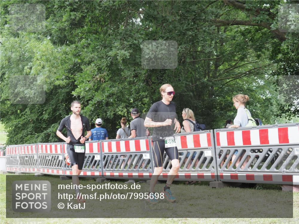 21.06.2025 - 27. Vierlanden-Triathlon KatJ http://msf.ph/oto/7995698 15.06.2025 12:47:43 Ziel 651, 863 meine-sportfotos.de