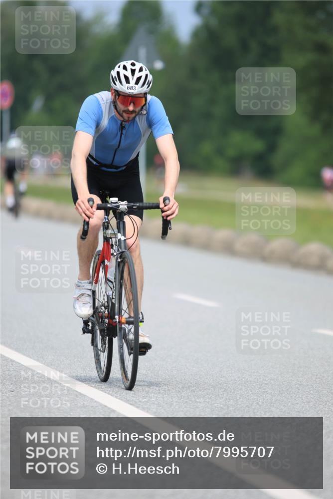 21.06.2025 - 27. Vierlanden-Triathlon H.Heesch http://msf.ph/oto/7995707 15.06.2025 12:18:17 Radfahren 683 meine-sportfotos.de