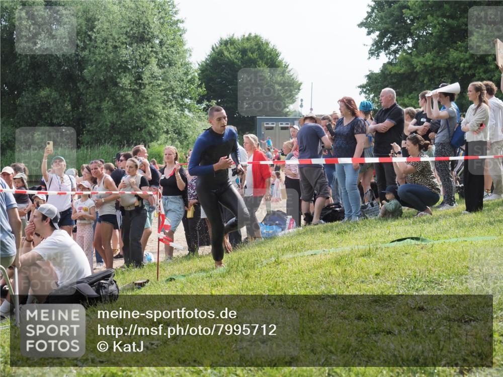 15.06.2025 - 27. Vierlanden-Triathlon KatJ http://msf.ph/oto/7995712 15.06.2025 09:55:19 Schwimmen 299, 306, 311, 326, 348 meine-sportfotos.de