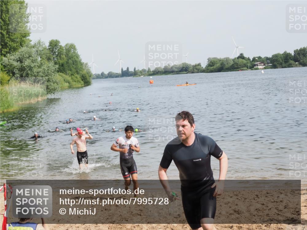 21.06.2025 - 27. Vierlanden-Triathlon MichiJ http://msf.ph/oto/7995728 15.06.2026 09:57:17 Schwimmen 263, 293, 296, 343 meine-sportfotos.de