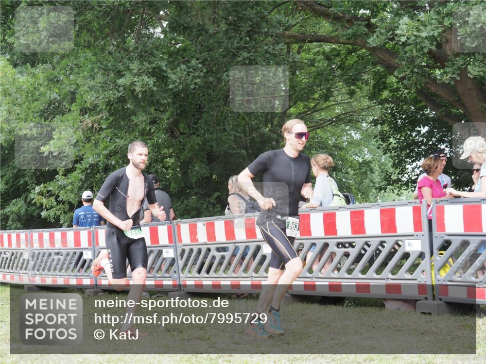 21.06.2025 - 27. Vierlanden-Triathlon KatJ http://msf.ph/oto/7995729 15.06.2025 12:47:44 Ziel 651, 863 meine-sportfotos.de