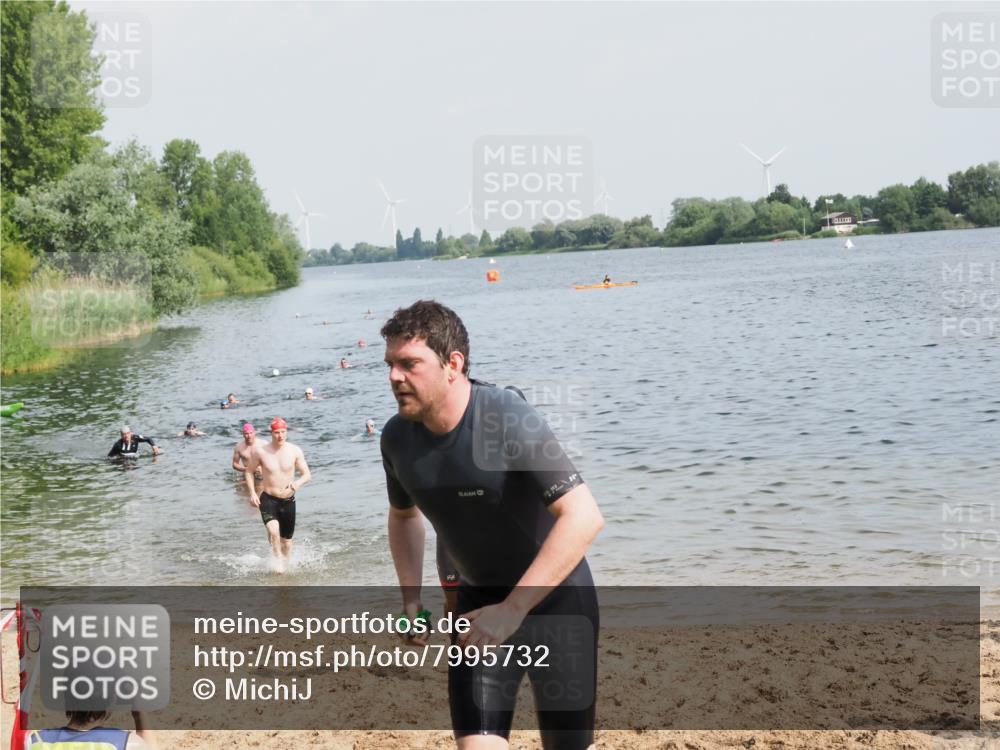 21.06.2025 - 27. Vierlanden-Triathlon MichiJ http://msf.ph/oto/7995732 15.06.2026 09:57:18 Schwimmen 263, 293, 296, 343 meine-sportfotos.de
