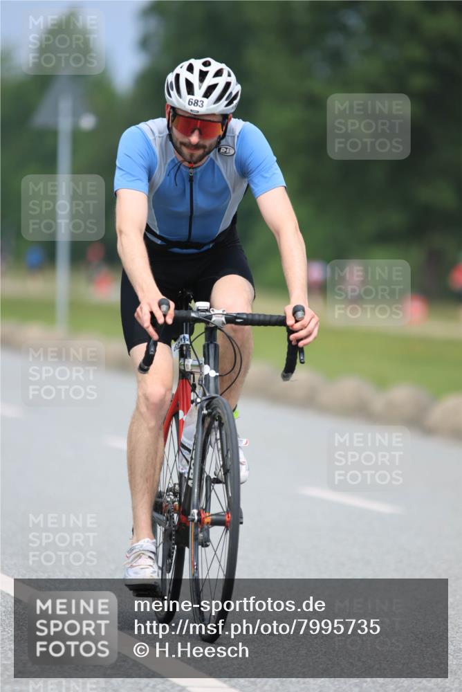 21.06.2025 - 27. Vierlanden-Triathlon H.Heesch http://msf.ph/oto/7995735 15.06.2025 12:18:18 Radfahren 683 meine-sportfotos.de
