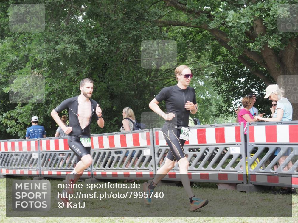 21.06.2025 - 27. Vierlanden-Triathlon KatJ http://msf.ph/oto/7995740 15.06.2025 12:47:44 Ziel 651, 863 meine-sportfotos.de