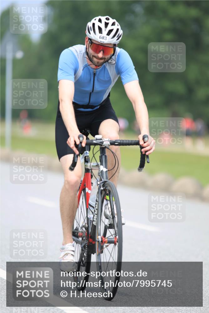 21.06.2025 - 27. Vierlanden-Triathlon H.Heesch http://msf.ph/oto/7995745 15.06.2025 12:18:18 Radfahren 683 meine-sportfotos.de