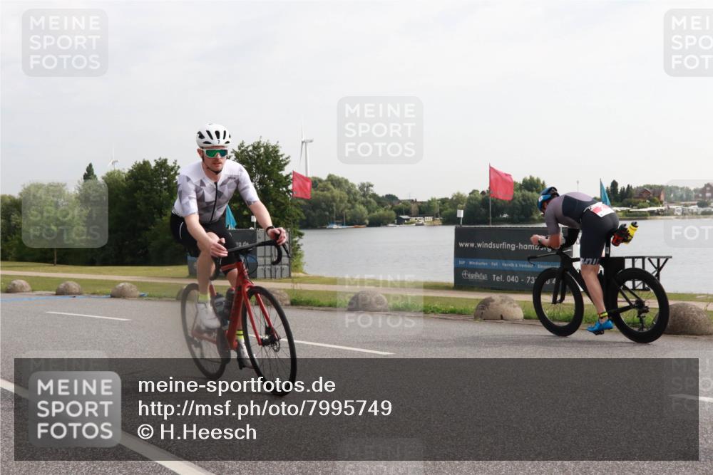 15.06.2025 - 27. Vierlanden-Triathlon H.Heesch http://msf.ph/oto/7995749 15.06.2025 09:21:25 Radfahren 2, 7, 147, 165 meine-sportfotos.de
