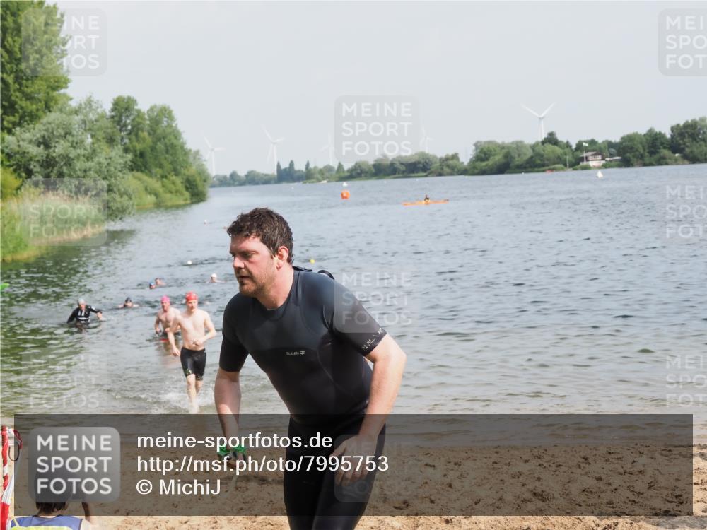 21.06.2025 - 27. Vierlanden-Triathlon MichiJ http://msf.ph/oto/7995753 15.06.2026 09:57:18 Schwimmen 263, 293, 296, 343 meine-sportfotos.de
