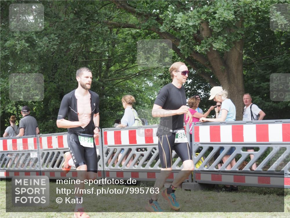 21.06.2025 - 27. Vierlanden-Triathlon KatJ http://msf.ph/oto/7995763 15.06.2025 12:47:44 Ziel 651, 863 meine-sportfotos.de