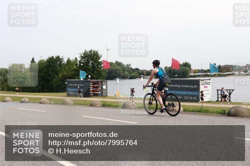 15.06.2025 - 27. Vierlanden-Triathlon H.Heesch http://msf.ph/oto/7995764 15.06.2025 11:28:02 Radfahren 498 meine-sportfotos.de