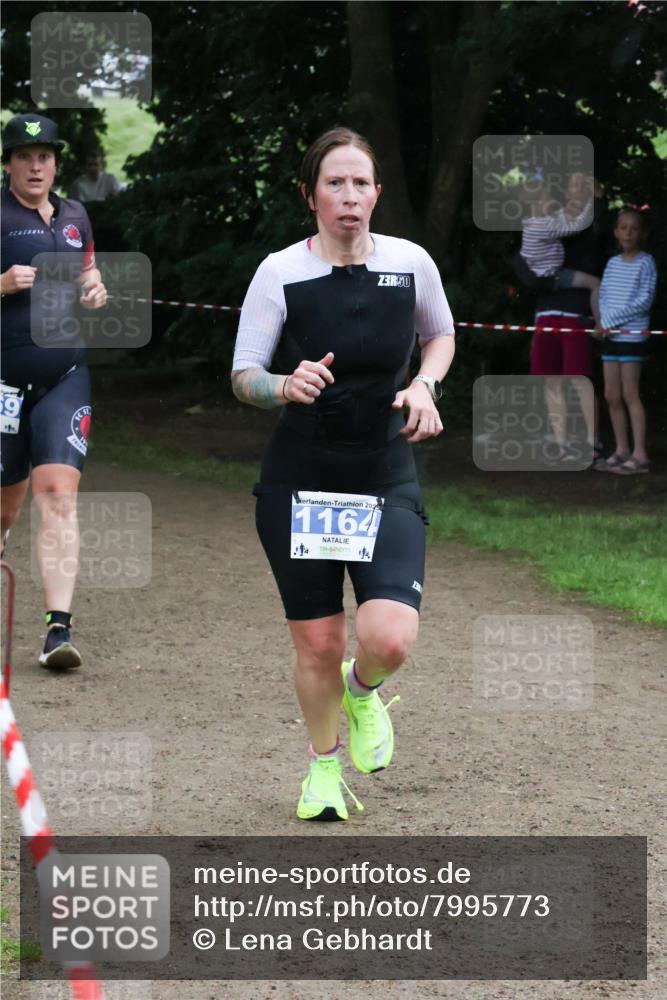21.06.2025 - 27. Vierlanden-Triathlon Lena Gebhardt http://msf.ph/oto/7995773 15.06.2025 13:51:40 Laufen 69, 3, 202, 1164, 14 meine-sportfotos.de