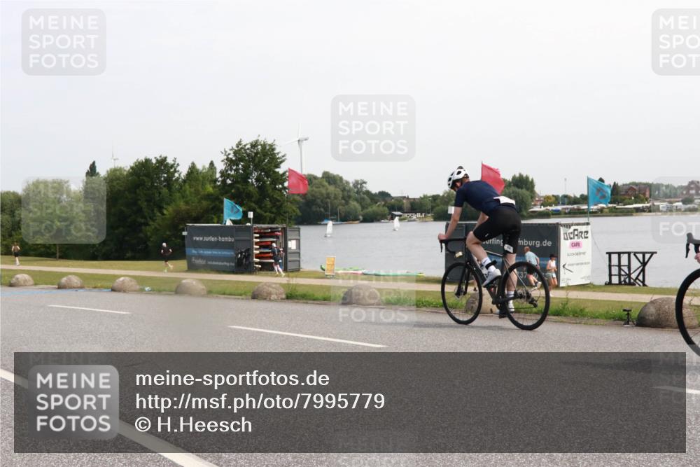 15.06.2025 - 27. Vierlanden-Triathlon H.Heesch http://msf.ph/oto/7995779 15.06.2025 11:28:04 Radfahren 498, 933 meine-sportfotos.de