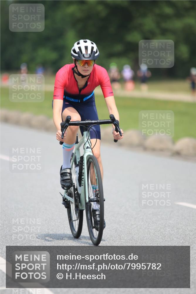 21.06.2025 - 27. Vierlanden-Triathlon H.Heesch http://msf.ph/oto/7995782 15.06.2025 12:06:10 Radfahren 205, 676, 770, 890, 914 meine-sportfotos.de