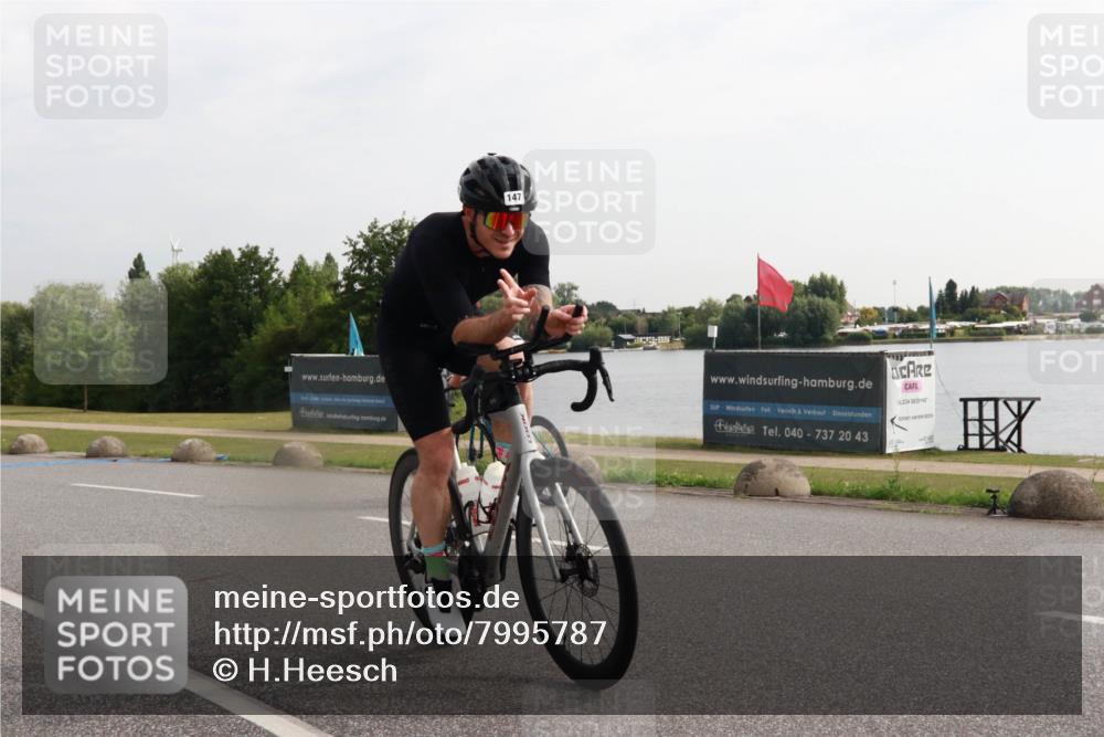 15.06.2025 - 27. Vierlanden-Triathlon H.Heesch http://msf.ph/oto/7995787 15.06.2025 09:21:27 Radfahren 2, 7, 35, 147, 165 meine-sportfotos.de
