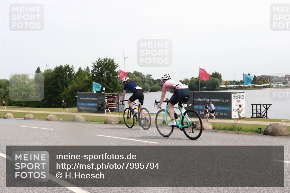 15.06.2025 - 27. Vierlanden-Triathlon H.Heesch http://msf.ph/oto/7995794 15.06.2025 11:28:04 Radfahren 498, 933 meine-sportfotos.de