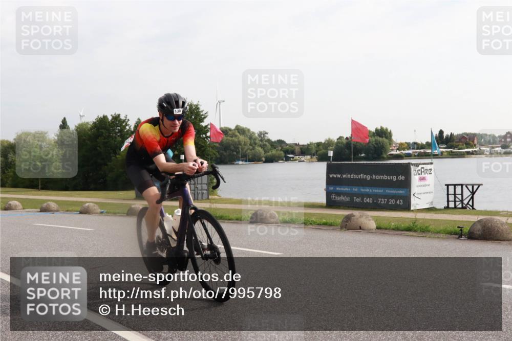 15.06.2025 - 27. Vierlanden-Triathlon H.Heesch http://msf.ph/oto/7995798 15.06.2025 09:21:37 Radfahren 130 meine-sportfotos.de