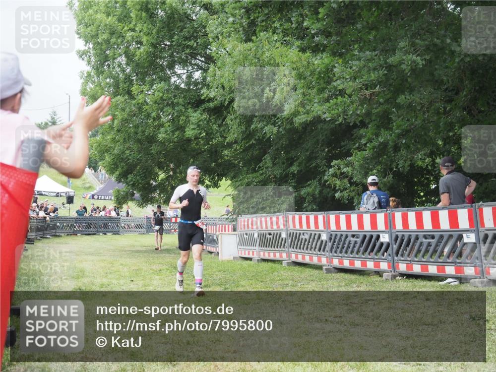 21.06.2025 - 27. Vierlanden-Triathlon KatJ http://msf.ph/oto/7995800 15.06.2025 12:48:35 Ziel  meine-sportfotos.de