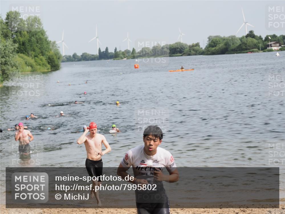 21.06.2025 - 27. Vierlanden-Triathlon MichiJ http://msf.ph/oto/7995802 15.06.2026 09:57:19 Schwimmen 263, 293, 296, 343 meine-sportfotos.de