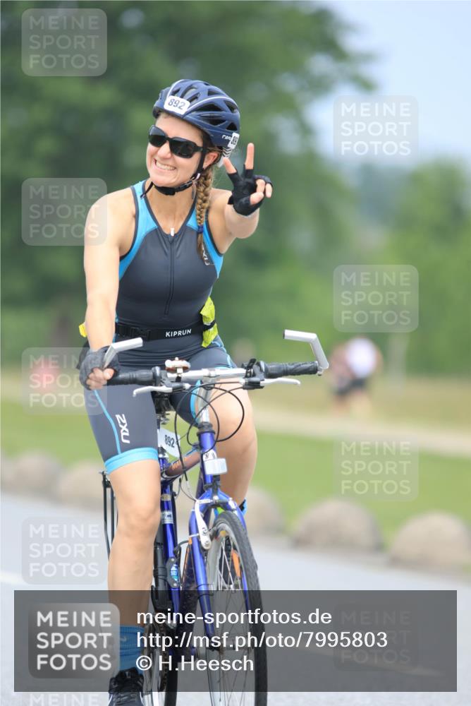 21.06.2025 - 27. Vierlanden-Triathlon H.Heesch http://msf.ph/oto/7995803 15.06.2025 12:18:32 Radfahren 781, 892 meine-sportfotos.de