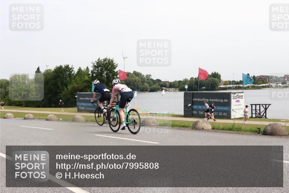 15.06.2025 - 27. Vierlanden-Triathlon H.Heesch http://msf.ph/oto/7995808 15.06.2025 11:28:04 Radfahren 498, 933 meine-sportfotos.de