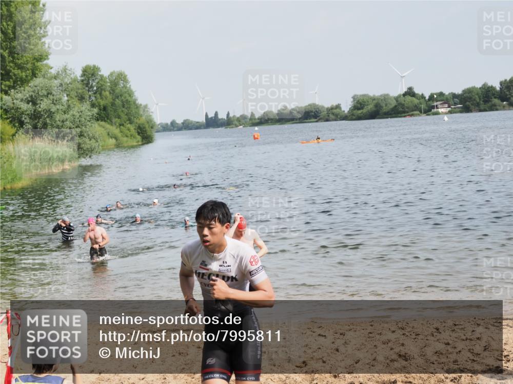 21.06.2025 - 27. Vierlanden-Triathlon MichiJ http://msf.ph/oto/7995811 15.06.2026 09:57:20 Schwimmen 293, 296, 324, 343 meine-sportfotos.de
