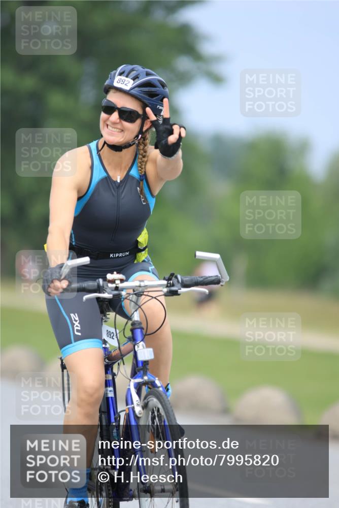 21.06.2025 - 27. Vierlanden-Triathlon H.Heesch http://msf.ph/oto/7995820 15.06.2025 12:18:32 Radfahren 781, 892 meine-sportfotos.de