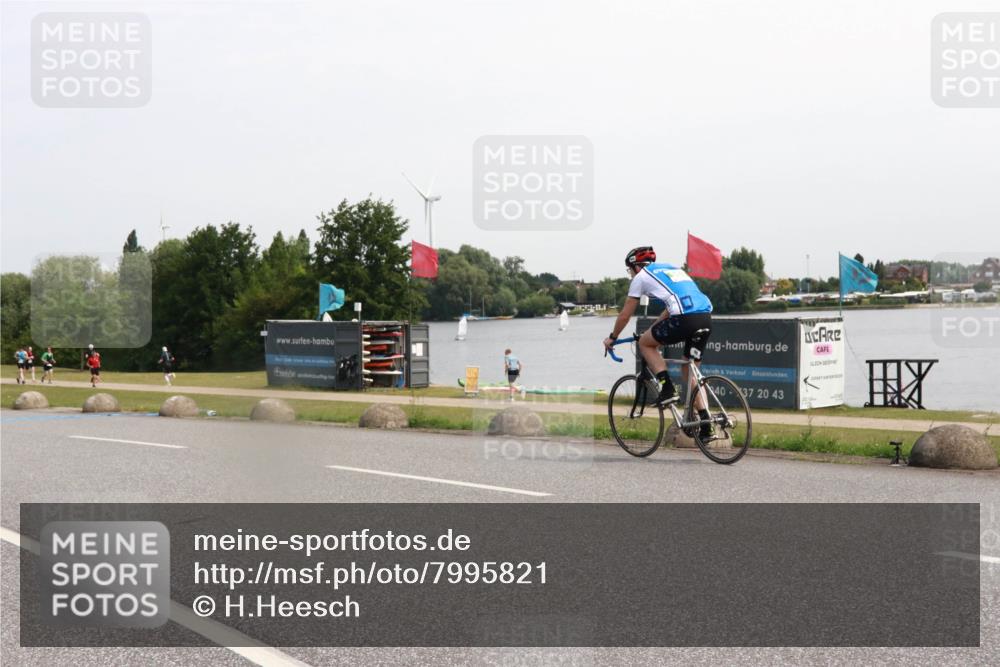 15.06.2025 - 27. Vierlanden-Triathlon H.Heesch http://msf.ph/oto/7995821 15.06.2025 11:28:08 Radfahren 237, 876, 933 meine-sportfotos.de