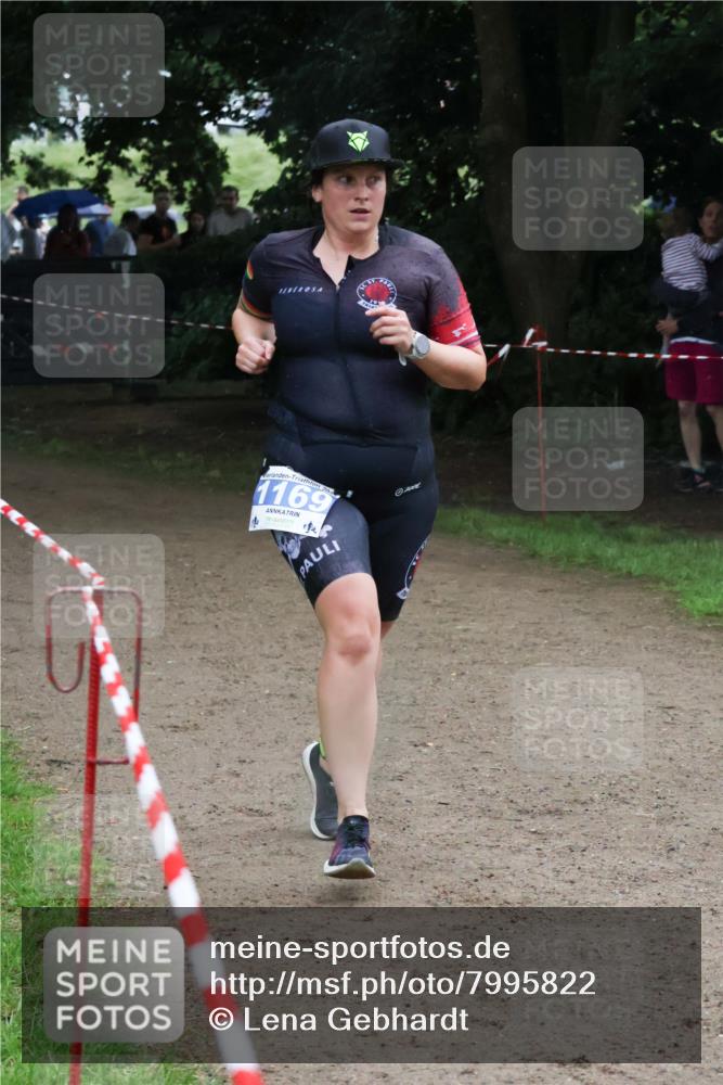 21.06.2025 - 27. Vierlanden-Triathlon Lena Gebhardt http://msf.ph/oto/7995822 15.06.2025 13:51:41 Laufen 2, 1169, 14 meine-sportfotos.de